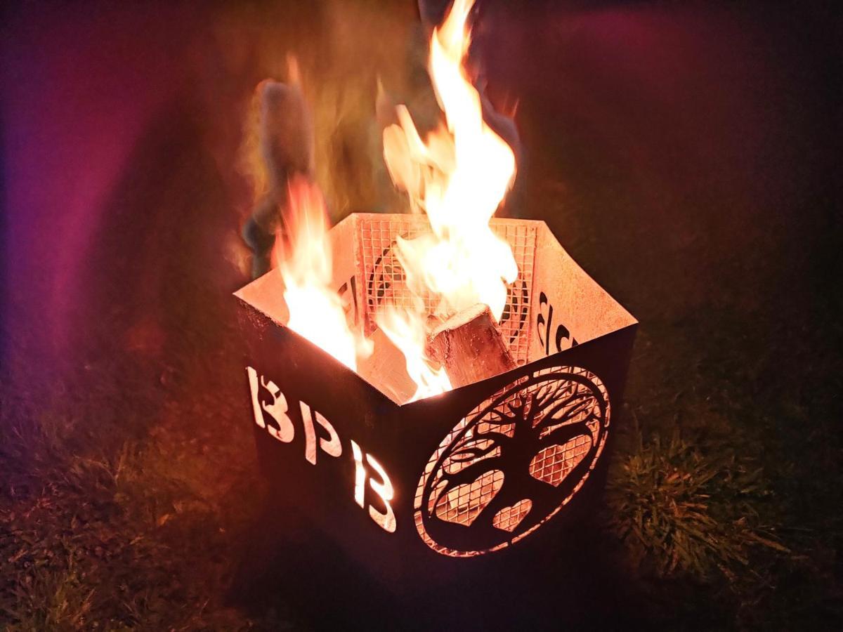 Отель Battle Pods And Bells Glamping Экстерьер фото